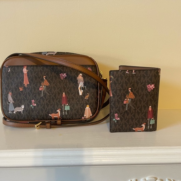 Michael Kors Crossbody - Picture 2 of 4